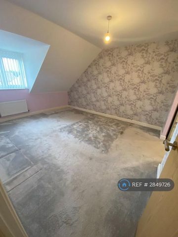 3 bedroom terraced house to rent - Photo 2