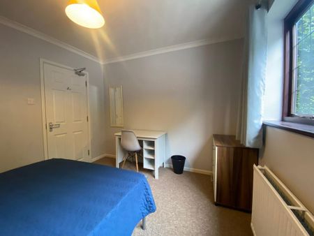1 bedroom in a house share to rent - Photo 3