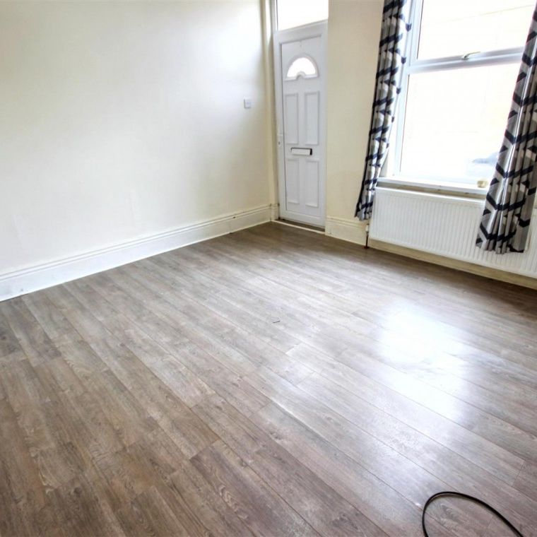 3 Bedroom House - End Terrace To Let - Photo 1