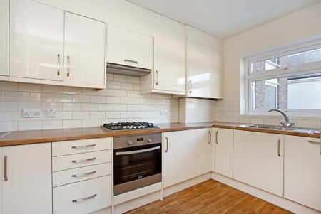 2 bedroom flat to rent - Photo 2
