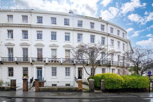 3 bedroom flat to rent - Photo 1