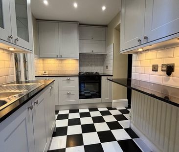 2 Bed Flat, Harwood Road, SW6 - Photo 3
