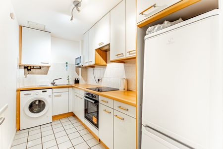 Available unfurnished now - Photo 5