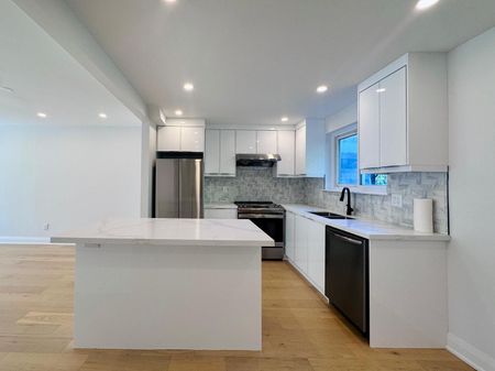 For Lease - 906 Marinet Crescent Unit# MAIN, Pickering, Ontario - Photo 2