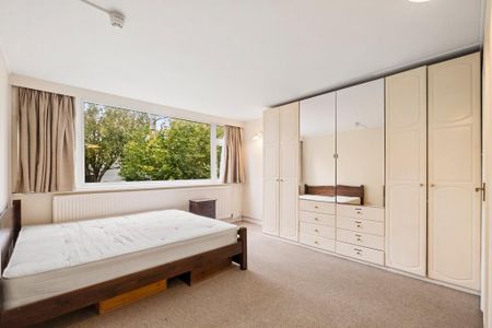 4 bedroom end of terrace house to rent - Photo 4