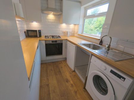 2 bedroom terraced house to rent - Photo 3