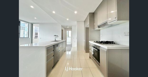 Walk to Station and Shop, Peaceful, Set High - Photo 1