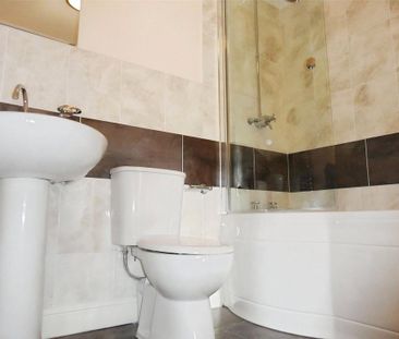 2 bedroom flat to rent - Photo 4