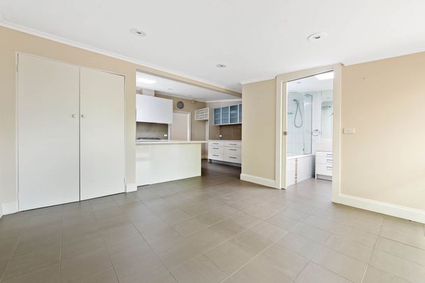 A Beautiful Blend of Period Charm and Modern Living - Photo 1