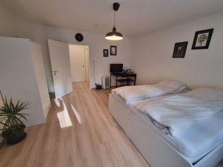 QUIET AND CENTRAL - Photo 2