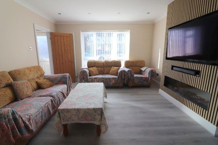 3 bedroom end of terrace house to rent - Photo 3
