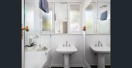 Three-bedroom brick home in West Preston. - Photo 3