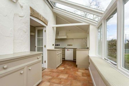 Semi-detached three bedroom property. - Photo 2