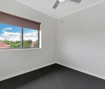 Nicely renovated, clean & spacious two bedroom unit! - Photo 6