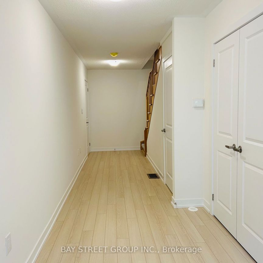 Townhouse For Lease | N8147586 - Photo 1