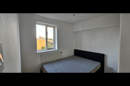 1 Bed Flat, Stratford, E15 - Photo 2