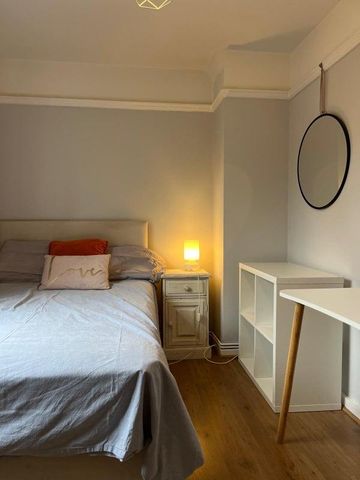 1 bedroom in a flat share to rent - Photo 3