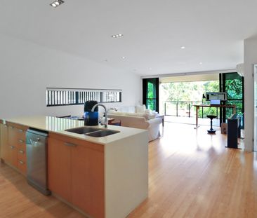 Spacious Living with Modern Comfort and Versatile Design - Photo 3