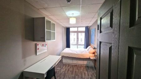 1 bedroom in a flat share to rent - Photo 2