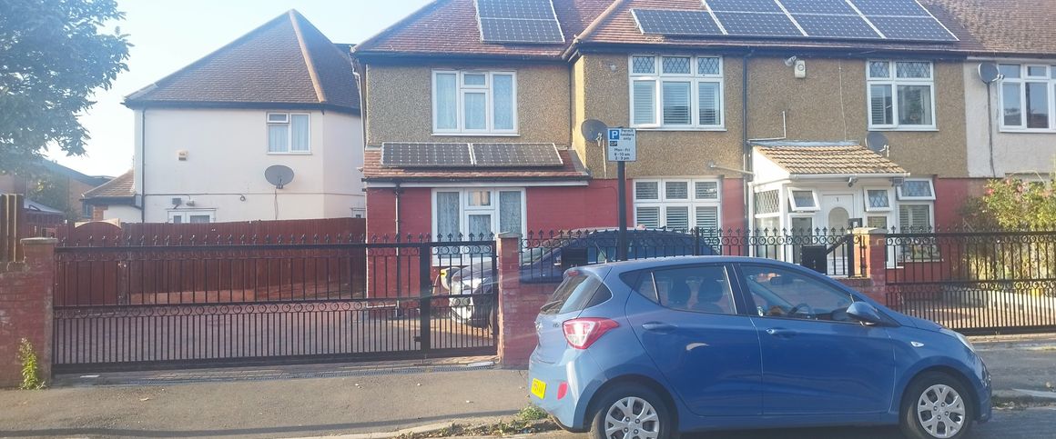 Sycamore Avenue, London - Photo 1