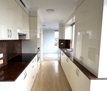 Large Modern 2 Bedroom Unit - Style&comma; Comfort and Location - Photo 2