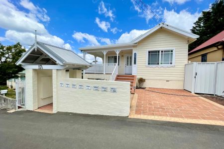 Two Bedroom Apartment In Convenient Location! - Photo 3