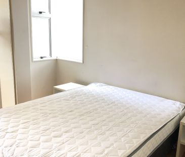 Property Management8 Scotia Place, City Centre - Apartment for Rent - Photo 3
