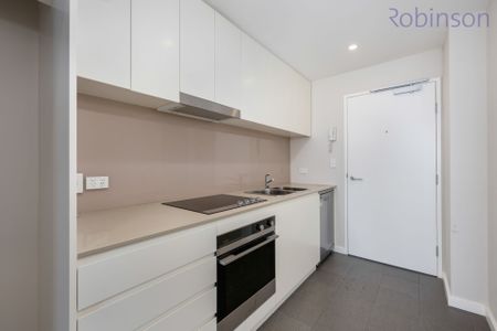 Spacious, air-conditioned one bedroom apartment; centrally located. - Photo 2