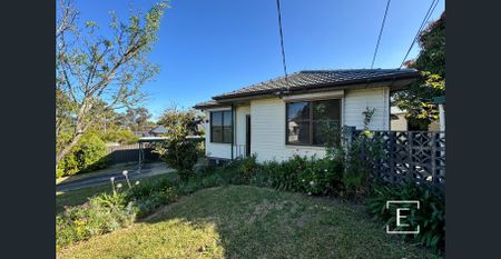 SPACIOUS 3 BEDROOMS FAMILY HOME! - Photo 2