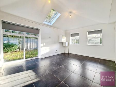 4 bedroom detached house to rent - Photo 5