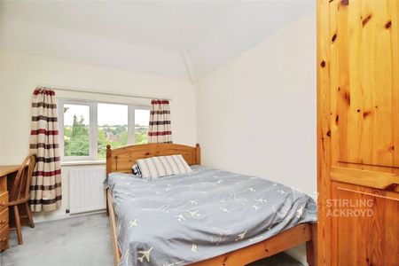 The Oval, Guildford, Surrey, GU2 7TZ - Photo 4