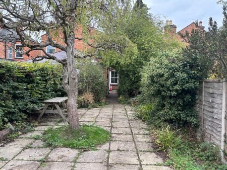 3 bedroom semi-detached house to rent - Photo 2
