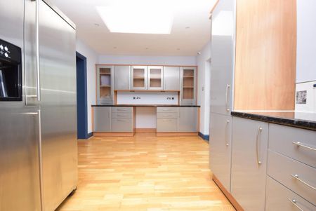 4 bedroom semi-detached house to rent - Photo 4