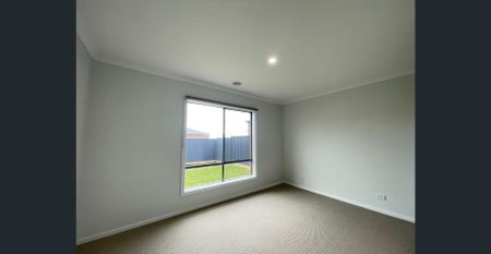 Beautiful 4 Bedroom 2 Bathroom Family Home for Lease！ - Photo 4
