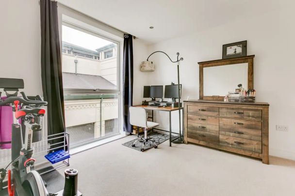 2 bedroom flat in Levett Square - Photo 1