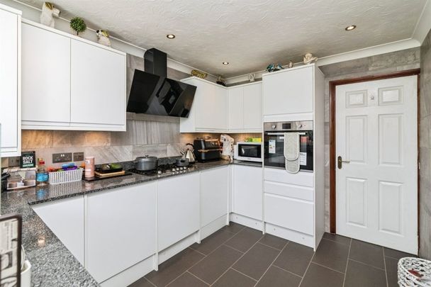 Green Fleet Drive, Oulton, LOWESTOFT - Photo 1