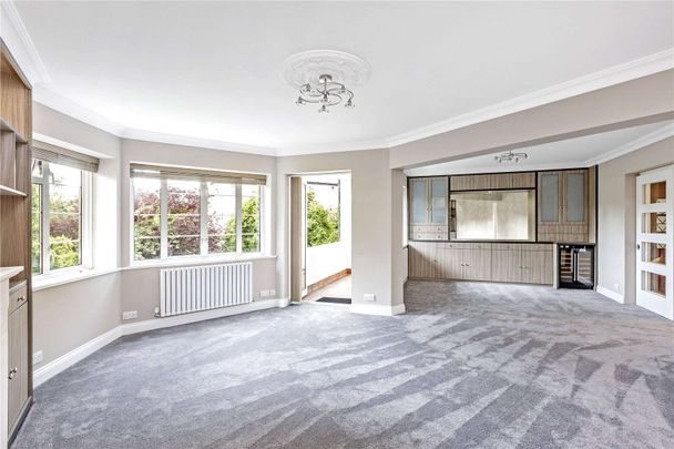 Chester Close, Richmond, Surrey, TW10 6NR - Photo 1