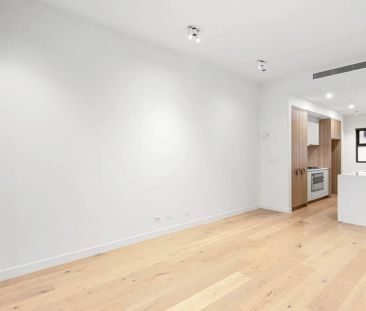 Stylish, Sophisticated Living Across Three Impressive Levels - Photo 3