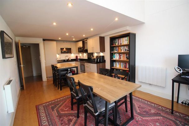 2 bedroom flat to rent - Photo 1