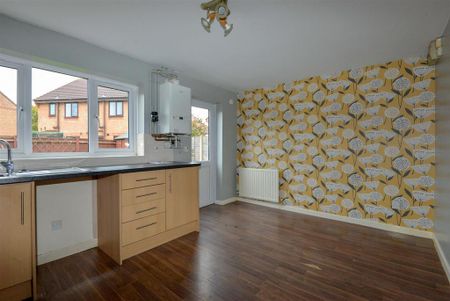 3 bedroom semi-detached house to rent - Photo 5