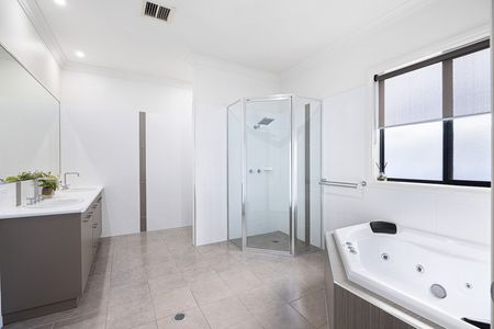 Executive Furnished Central Home - Photo 5