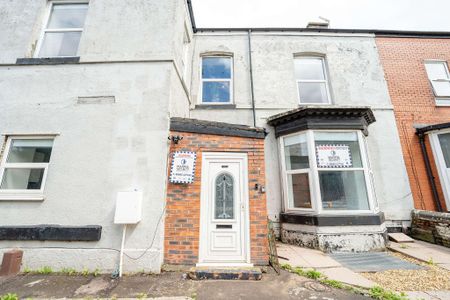 😁 Modern HMO in a great location 😁 Room 3 - Photo 3