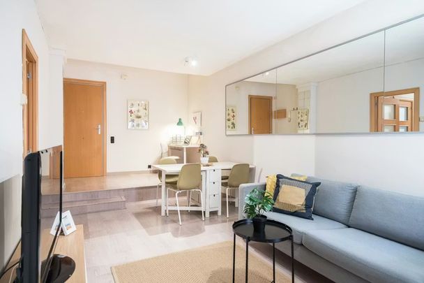 Travessera de Gràcia, Barcelona, Catalonia 08025 - Foto 1