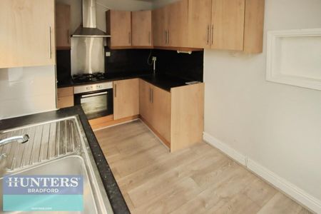 4 bedroom House To Let - Photo 5