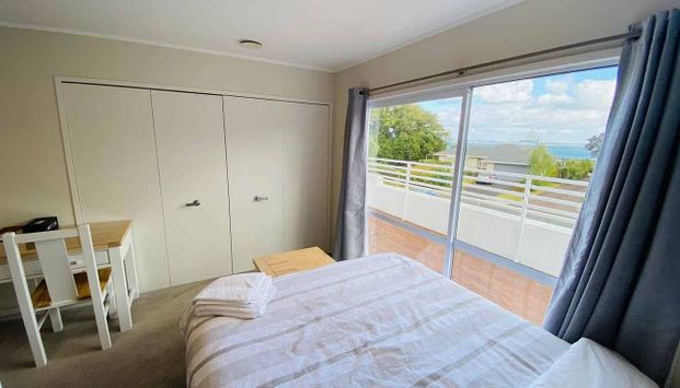 Looking for a full-time working single man - Photo 1