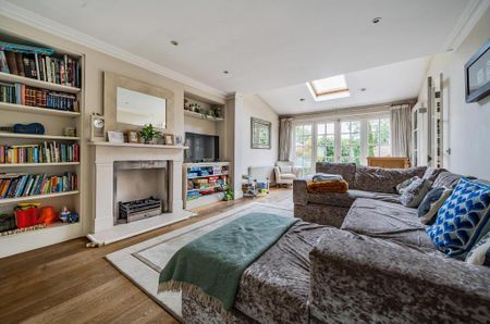 4 bedroom semi-detached house to rent - Photo 4