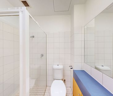 Fully Furnished, Light-Filled Studio Apartment in Prime Carlton Loc... - Photo 4