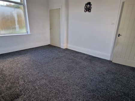 Church Hill, Eastborough, Dewsbury - Photo 4