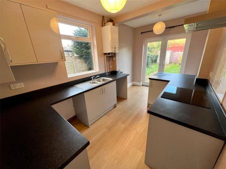 3 bedroom semi-detached house to rent - Photo 5