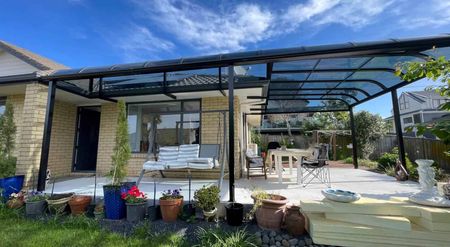 3 Bedroom home in Flat Bush, with solar power ... - Photo 2
